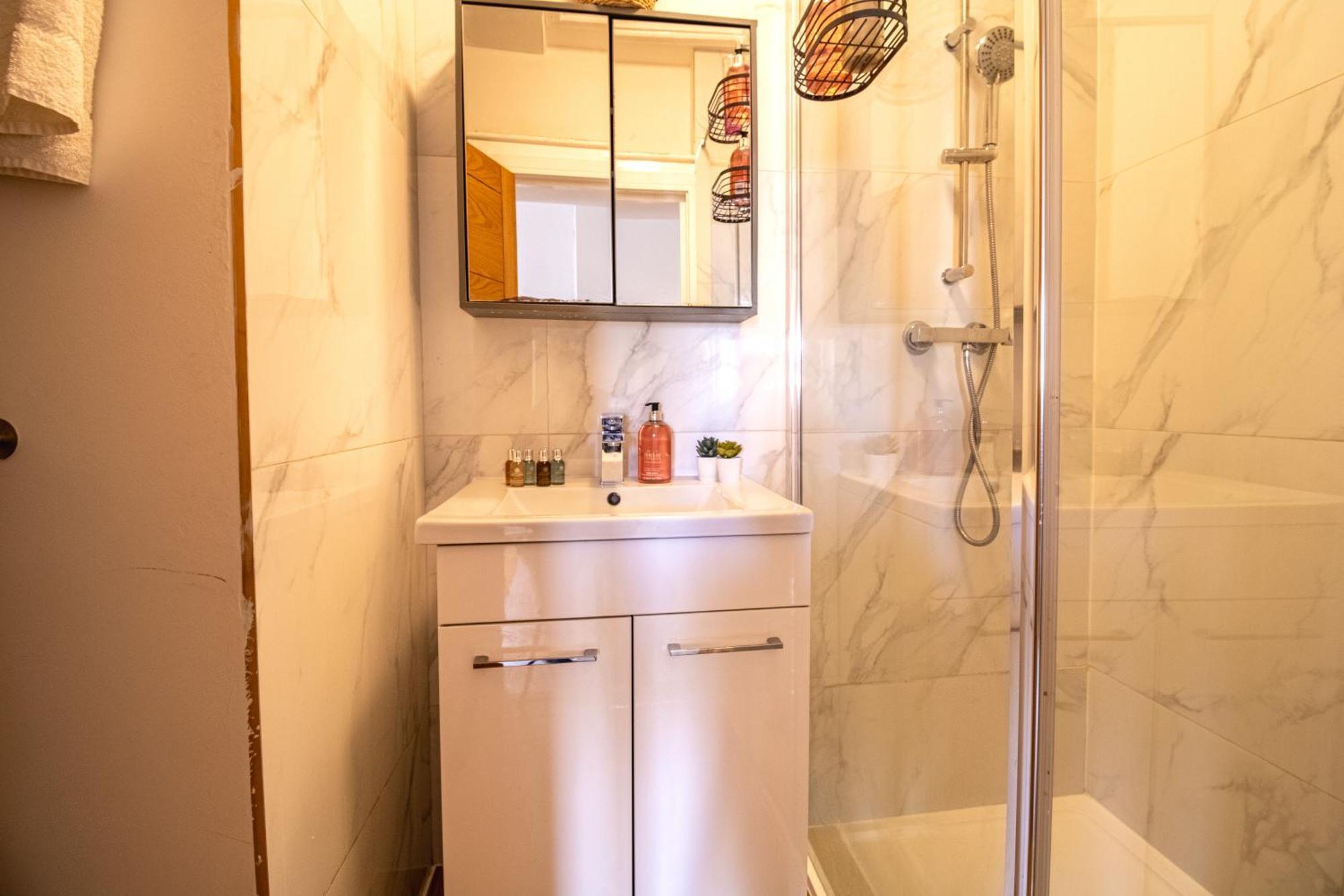 Spacious Studio Apartment On Oxford Street 9Gc London Ngoại thất bức ảnh